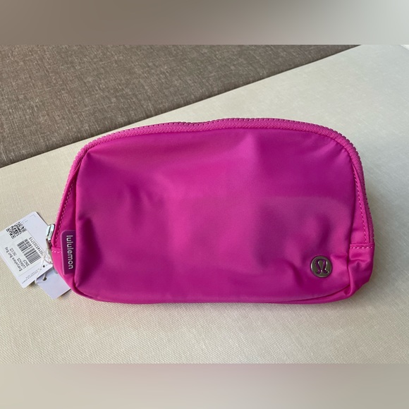 Lululemon everywhere belt bag 1L sonic pink - Picture 1 of 12
